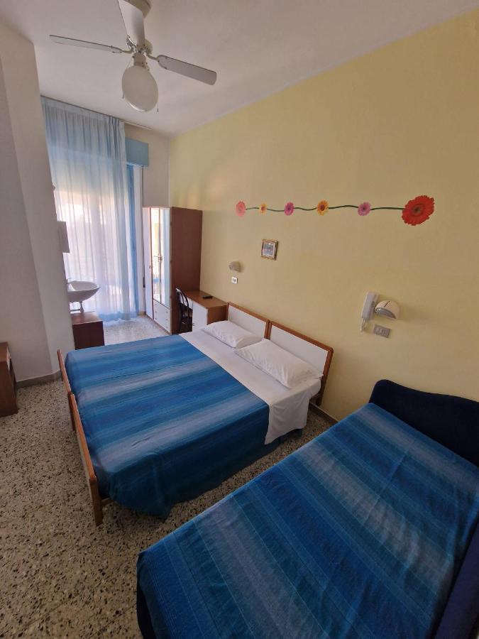 Hotel Clara Rimini Buitenkant foto