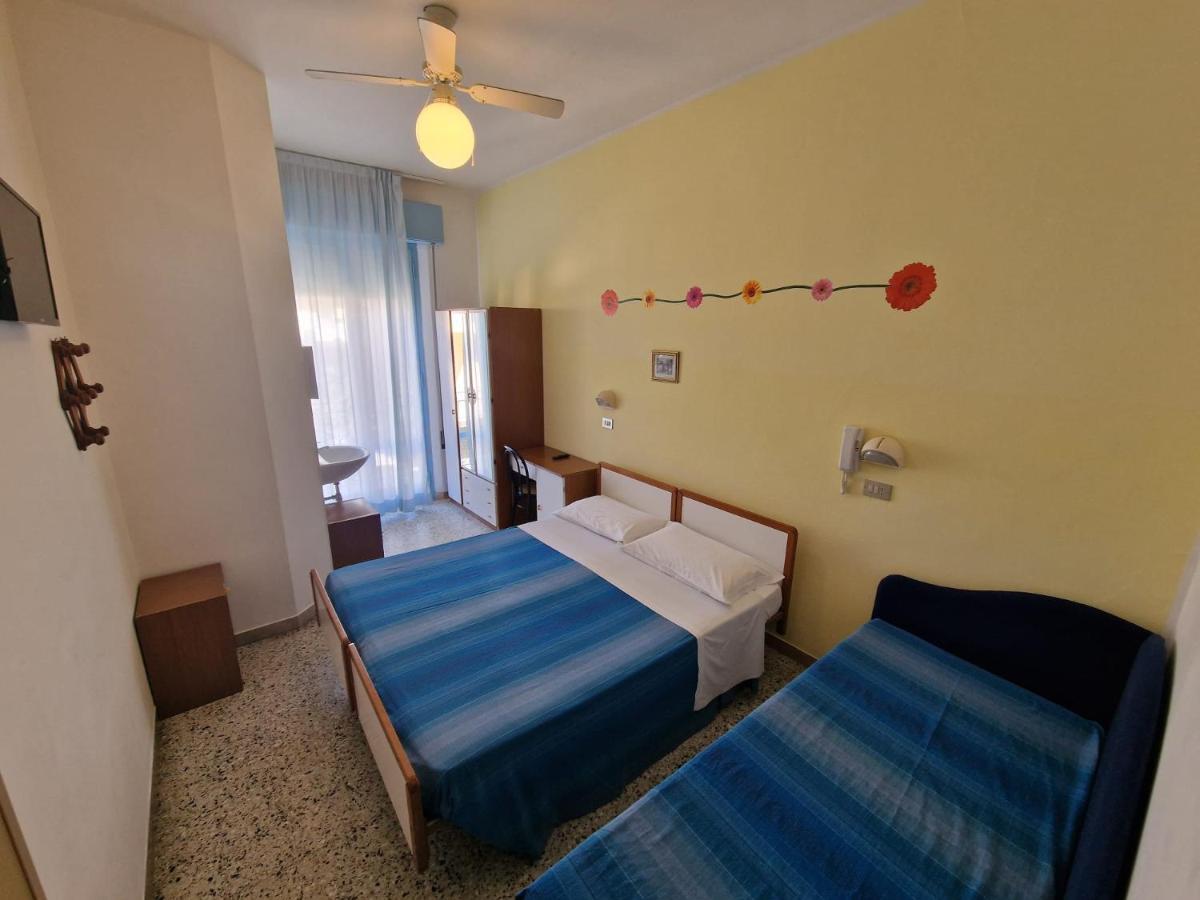 Hotel Clara Rimini Buitenkant foto