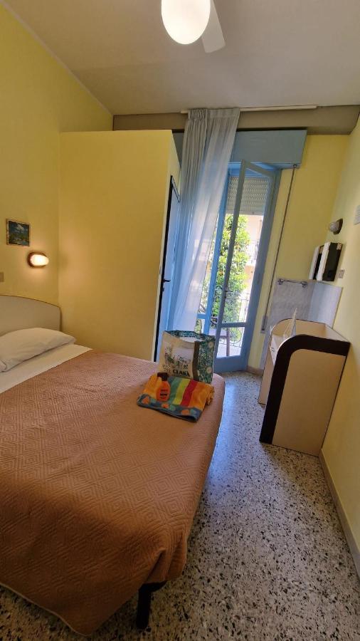 Hotel Clara Rimini Buitenkant foto