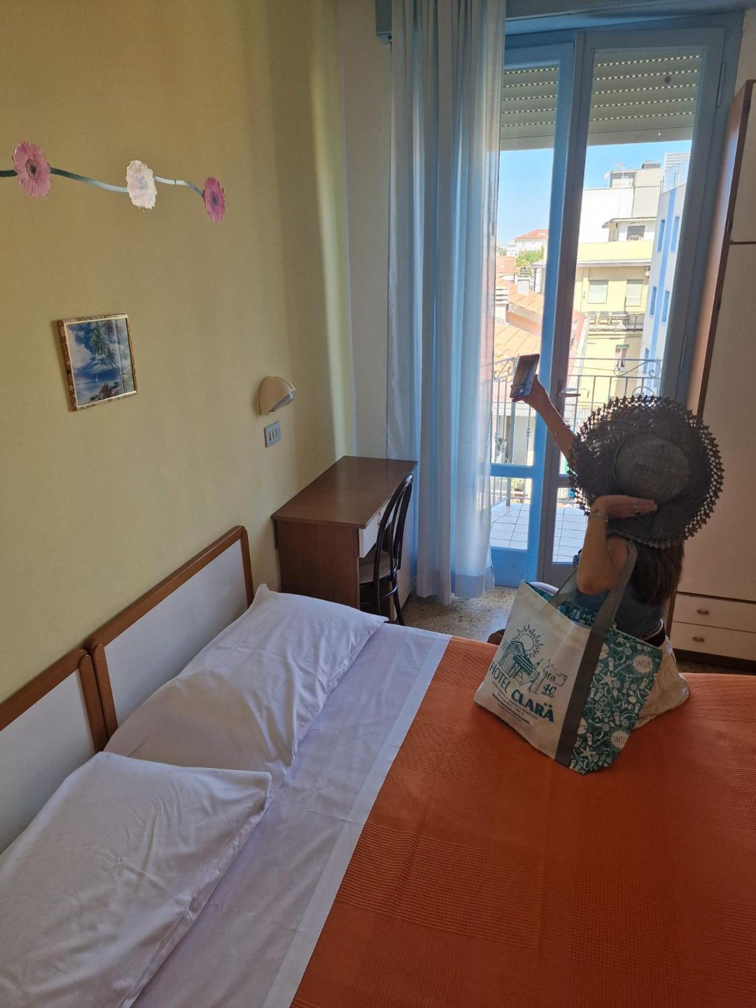 Hotel Clara Rimini Buitenkant foto