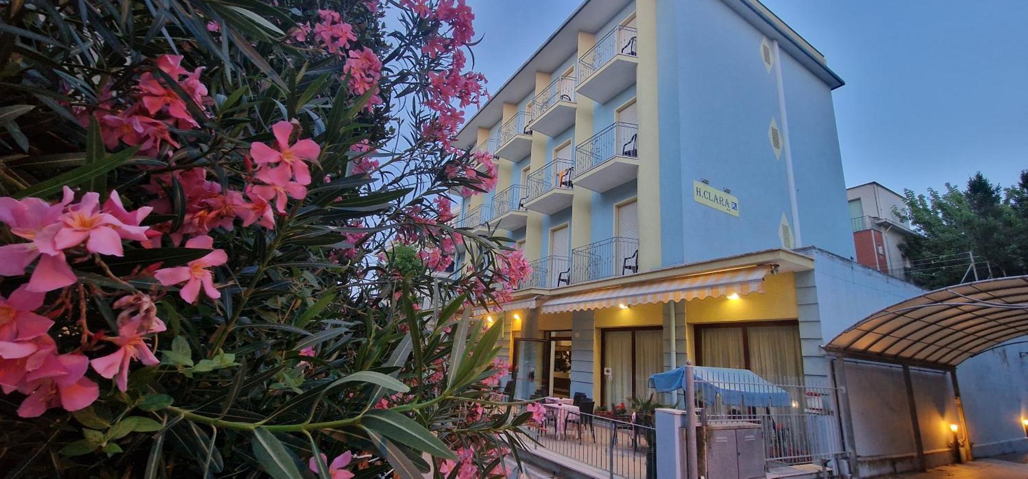 Hotel Clara Rimini Buitenkant foto