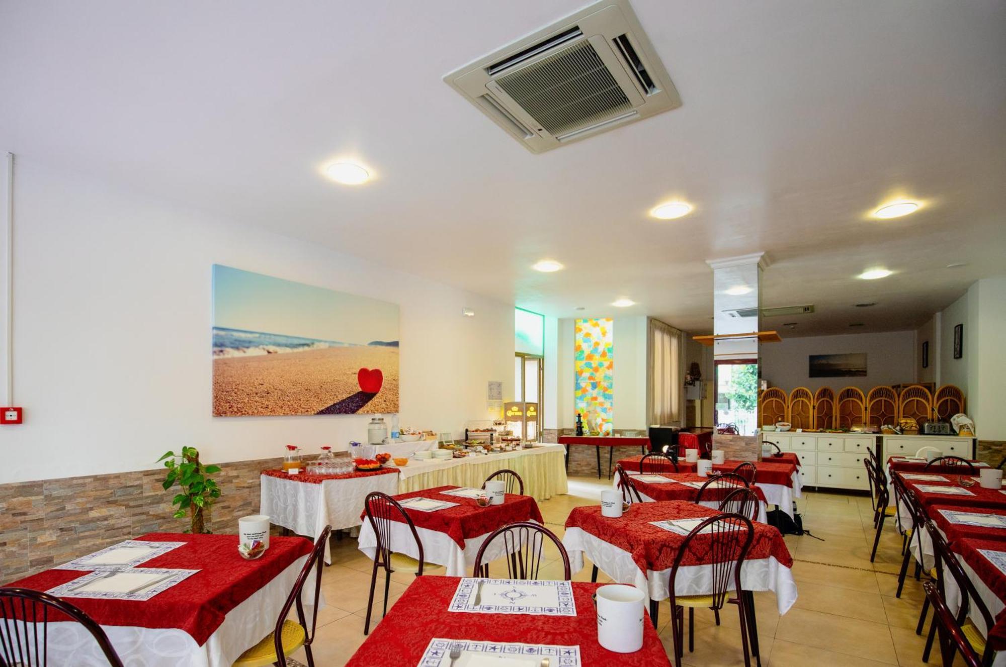 Hotel Clara Rimini Buitenkant foto